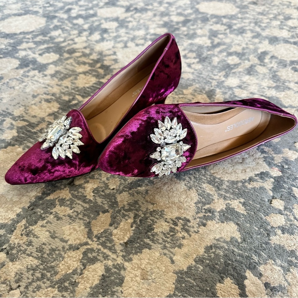 Aerosoles Low Heel Velvet Rhinestone Pump - Size 8.5